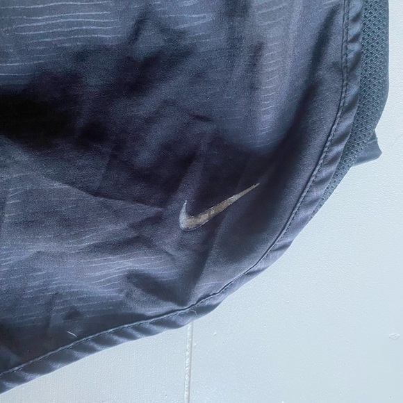 Women’s Nike shorts - Picture 2 of 5